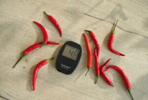 Scharfes Essen bei Diabetes: Auswirkungen auf Blutzucker, Stoffwechsel und Gesundheit